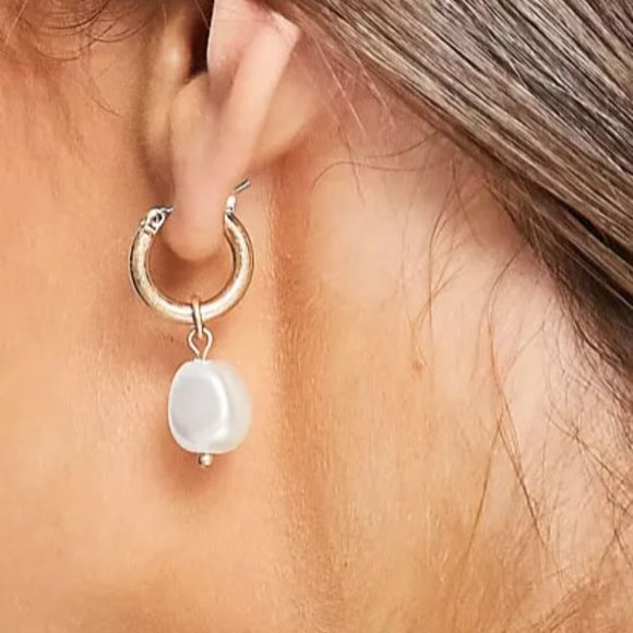 ALLSAINTS Pearl Mismatched Huggie Earrings - Picture 5 of 5